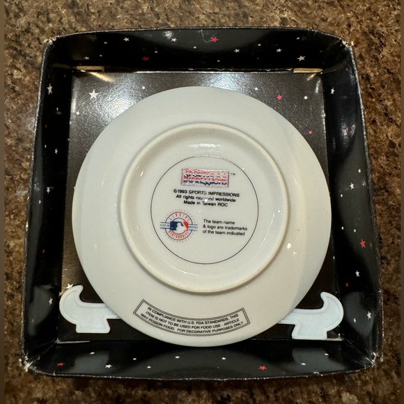 Vintage Sports impressions Toronto Blue Jays Collector Plate 4” 1993 With Easel - Picture 3 of 4